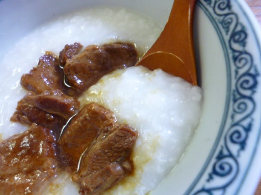 豚の角煮の入った香港粥