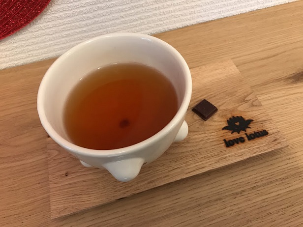 カカオ棒茶を飲みながら・・・・