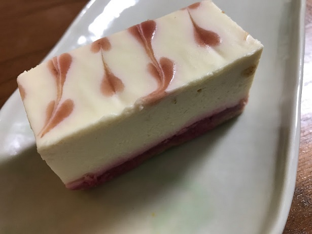 ホワイトベリーのレアチーズケーキ【季節限定/冬】